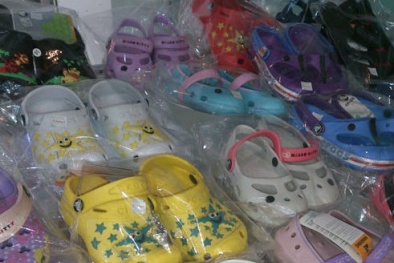 Sẽ kiểm tra chất độc hại trong dép Trung Quốc